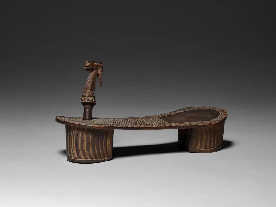 Sandal (mtalawanda / mtawanda) or Clog (kiatu cha mti)