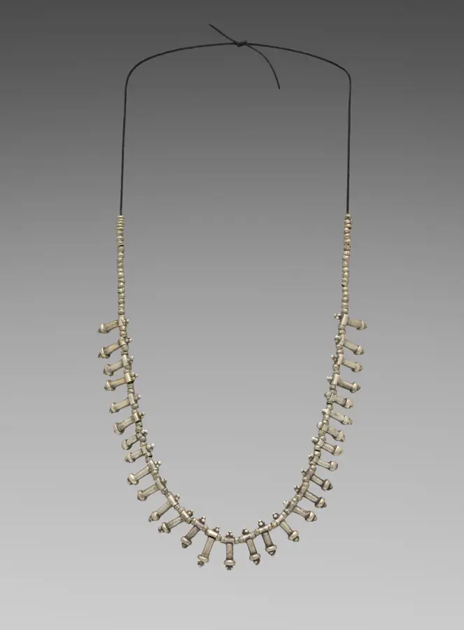 Necklace with beads (sadi?)
