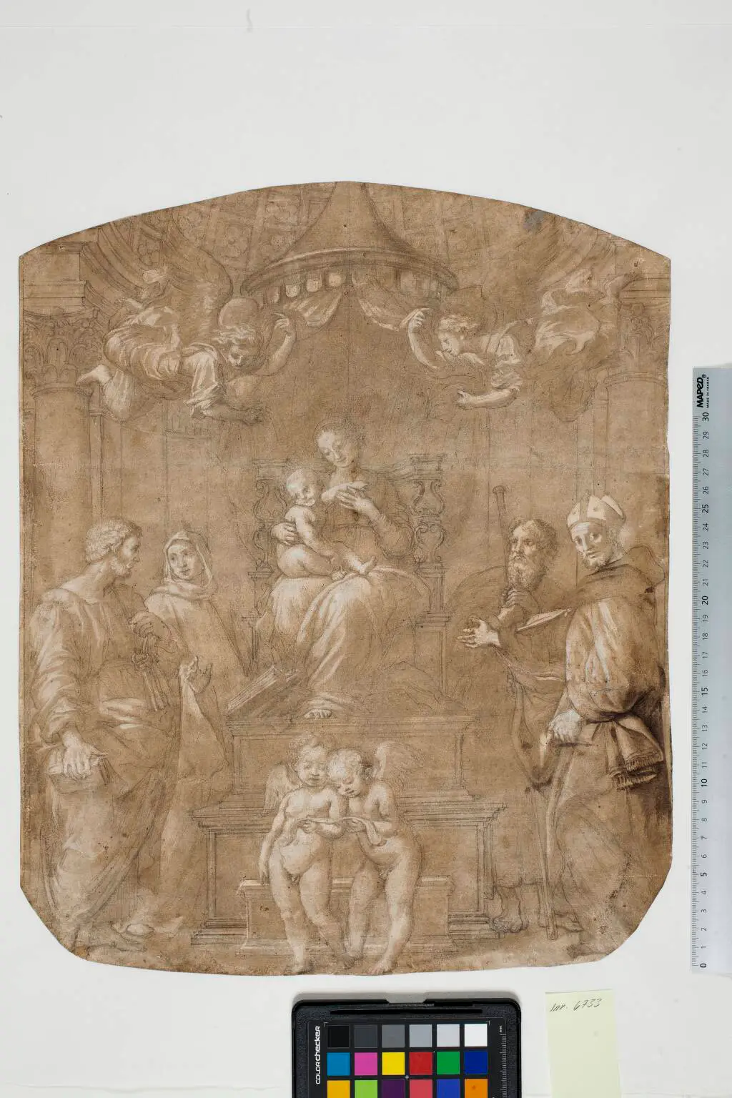 Jomfru Maria med barnet omgivet af helgenerne Peter, Bernhard (eller Bruno), Jakob, Augustin og fire engle. Efter Raphaels "Madonna del Baldacchino"