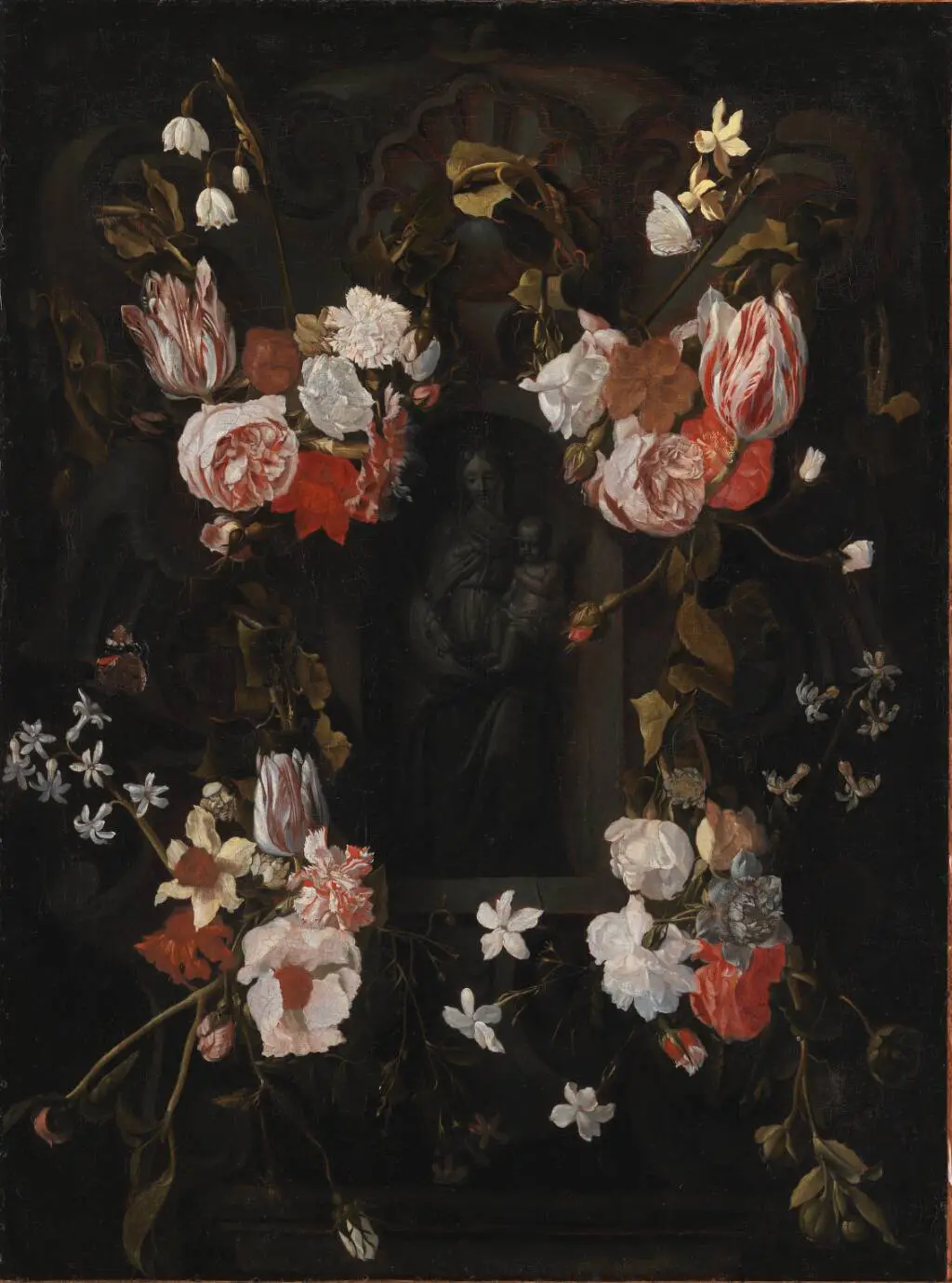En blomsterkranset niche med en stenfigur af Madonna
